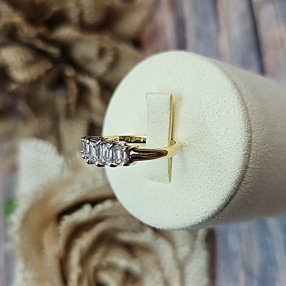 G/VVS2 1CT EMERALD CUT 5 STONE WITH APPRAISAL - Picture 4 of 15